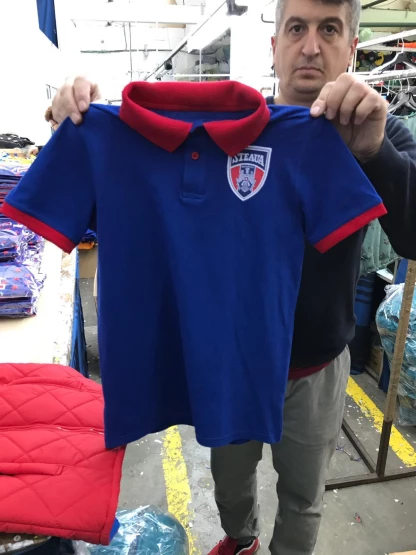 Tricou prezentare
