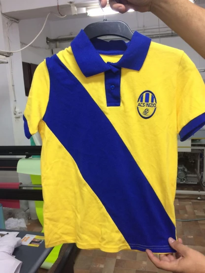 Tricou prezentare